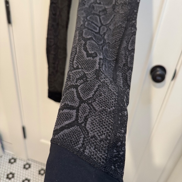 Vimmia Reversible Python Leggings – Grey/Black (Size XS) - Picture 5 of 7